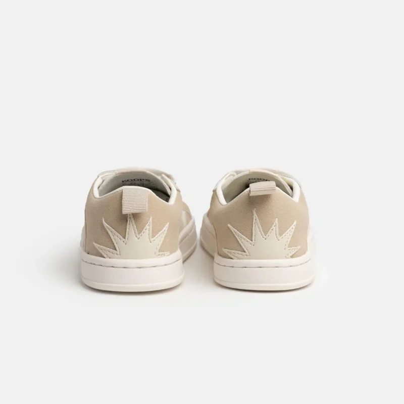 indi-brown-kids-barefoot-3 indi-brown-kids-barefoot-3